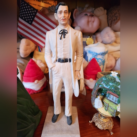 Gone with the wind figurines, cards, and phots - Picture 4 of 13